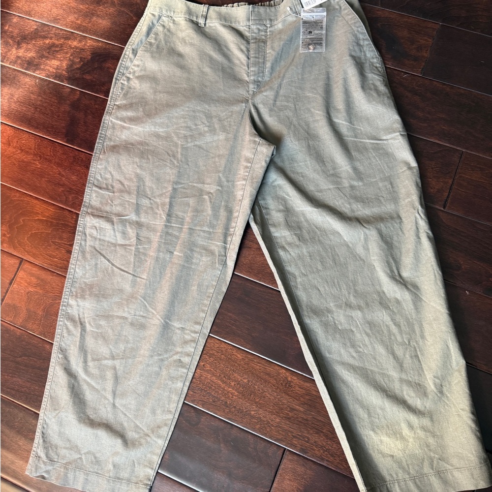Uniqlo Women’s Linen Chinos — Olive